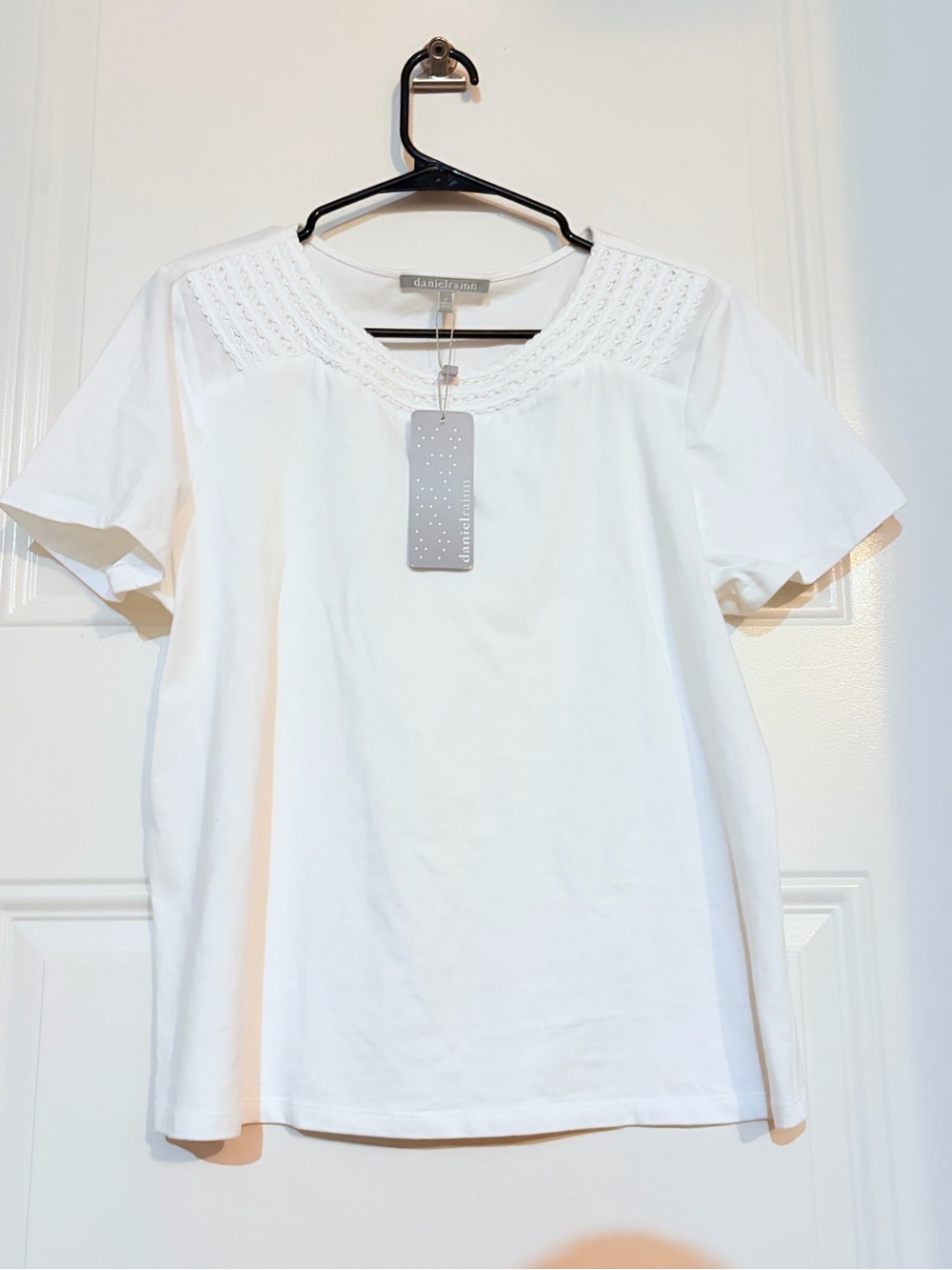 Daniel Rainn White Blouse w/ edged ruffles - Picture 2 of 4